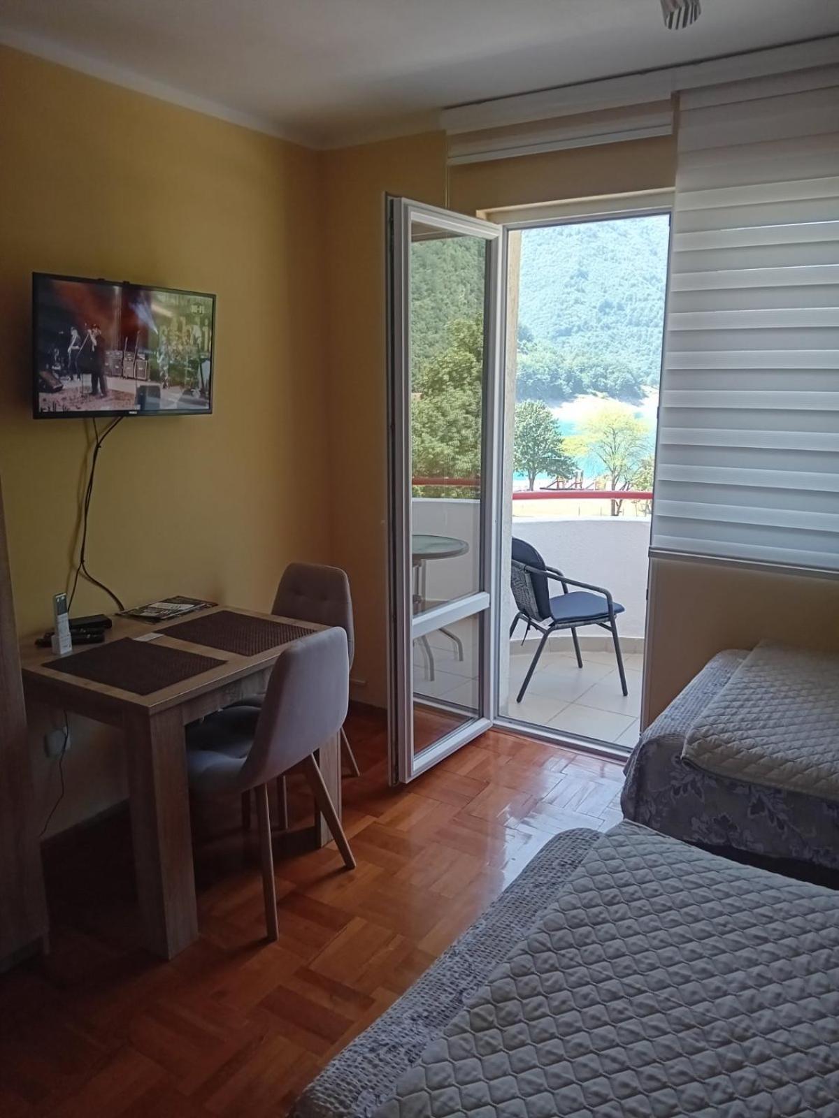Studio Apartman D&S Pluzine Bagian luar foto